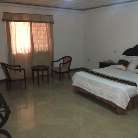 Luxury West Hotel Adenta Kültér fotó