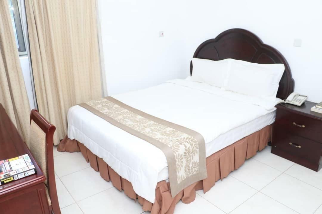 Luxury West Hotel Adenta Kültér fotó