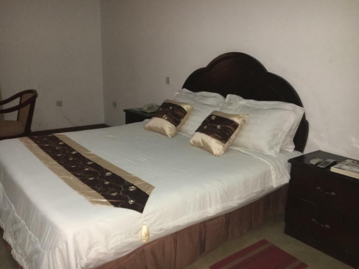 Luxury West Hotel Adenta Kültér fotó